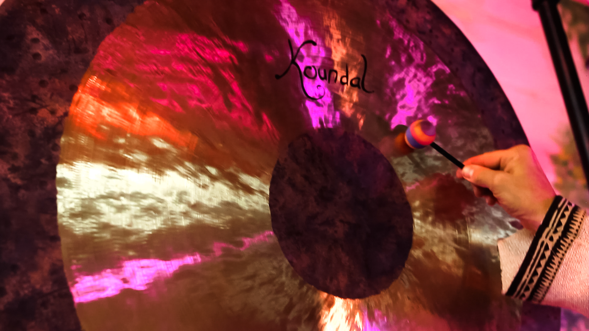 Bain sonore-immersion vibratoire sensorielle-Gong-Soin sonore-Yourte Koundal-Marseille