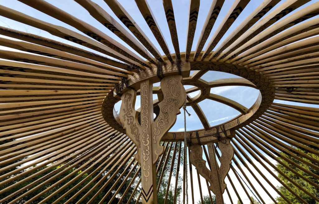 Yourte-Koundal-traditionnelle-Mongole-dome-ossature-