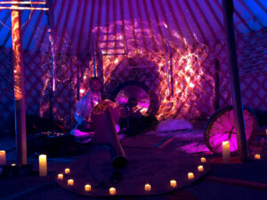 koundoo-multi instrumentiste-didgeridoo-immersion sonore-visuelle-yourte Koundal-Marseille