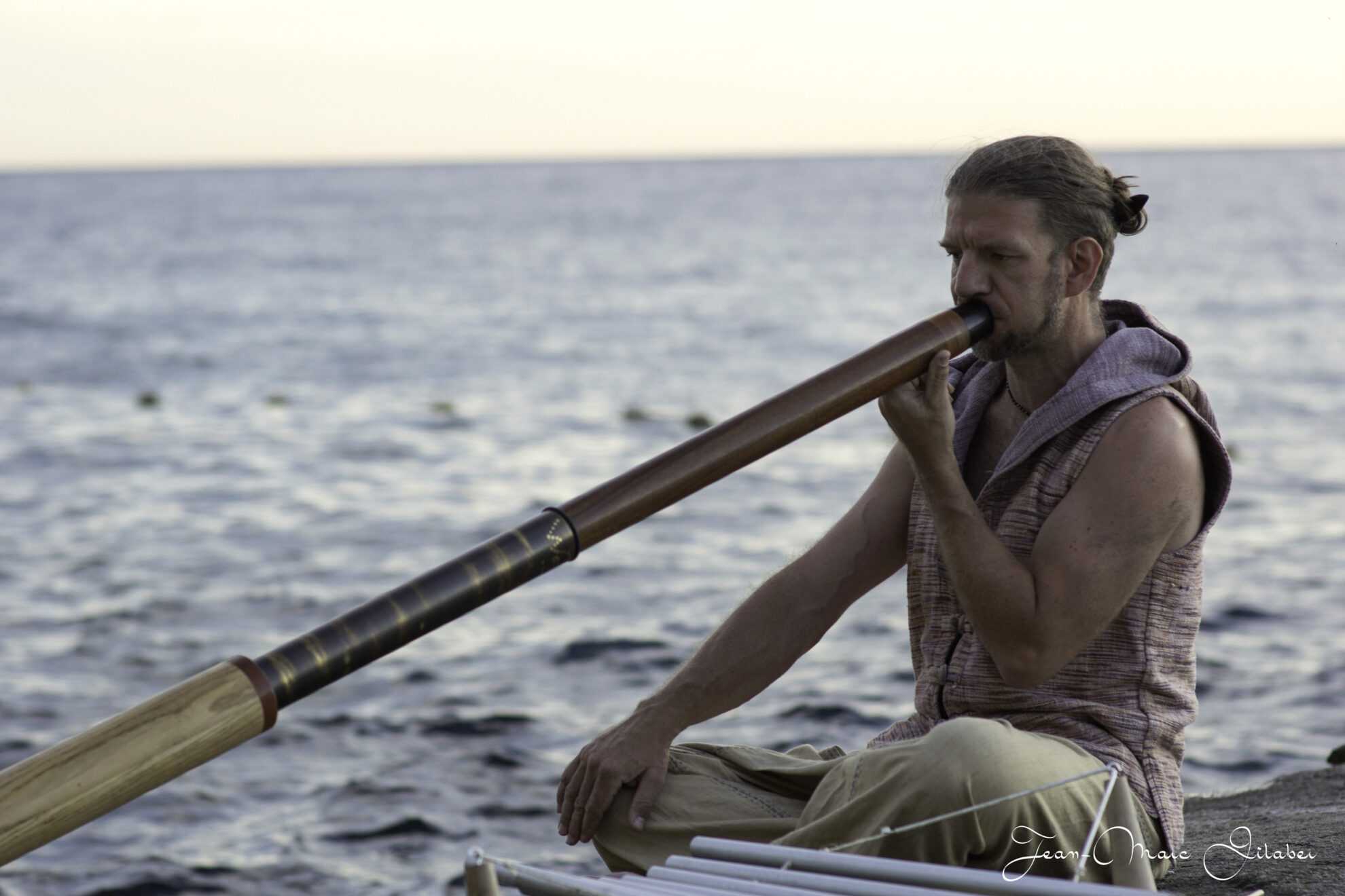 Koundoo-musicien-multi instrumentiste-cour de didgeridoo-Yourte Koundal